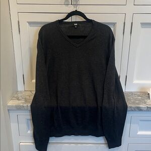UNIQLO Mens V neck Sweater